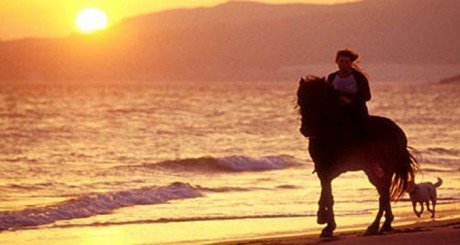 horse-riding-on-the-beach